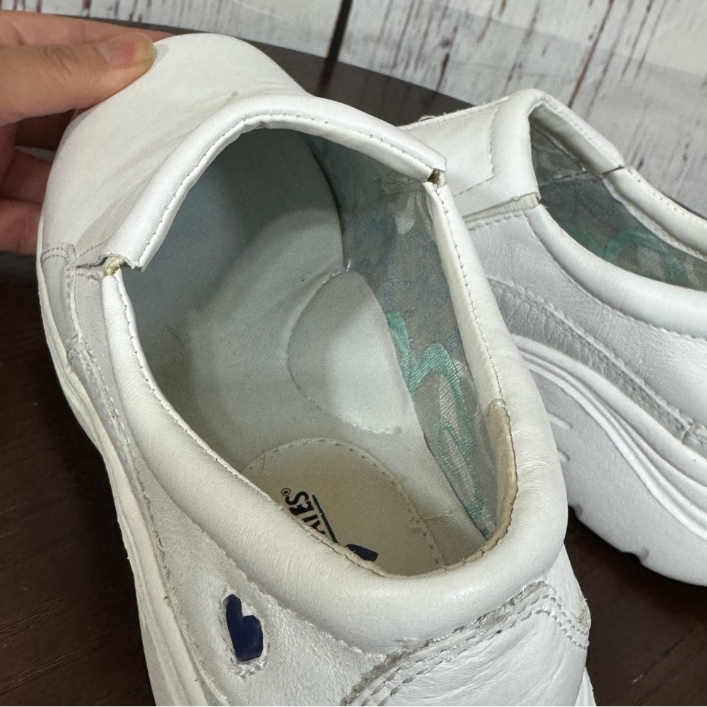 Nurse Mates White Sneakers size 6 EUC - Picture 9 of 14